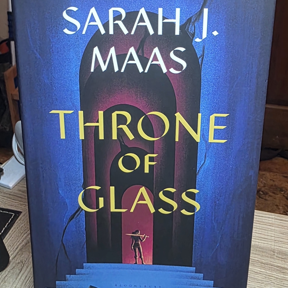 Throne of Glass Hardcover Book